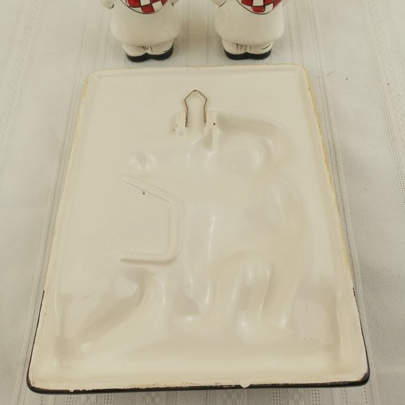Dena Marie 3-D Ceramic Wall Hanging Bistro Chef and Chef Salt & Pepper Shakers - Picture 6 of 12
